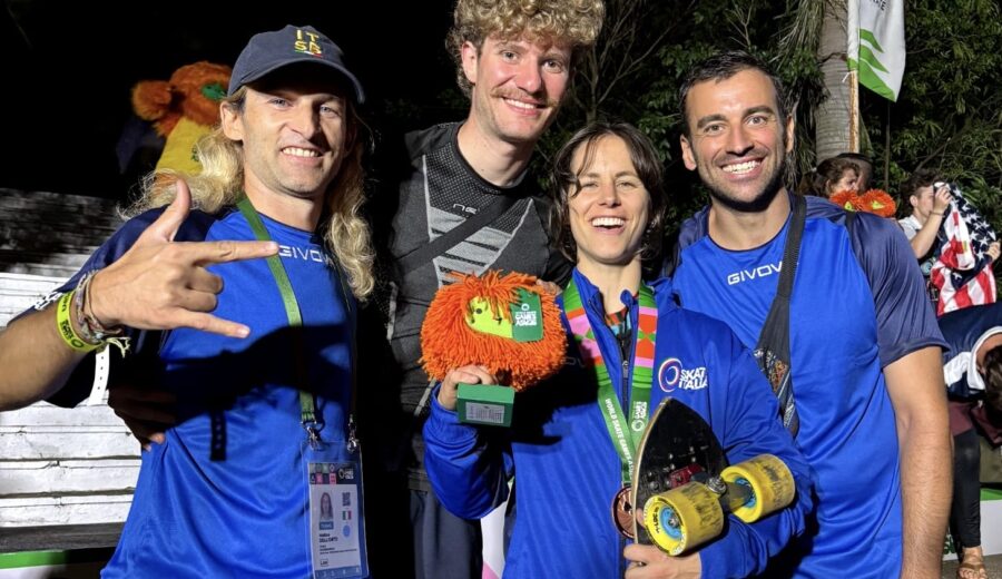 Giulia Bottazzin, bronzo nel Time Trial di Skateboard Downhill ai World Skate Games ASU26, insieme al team.